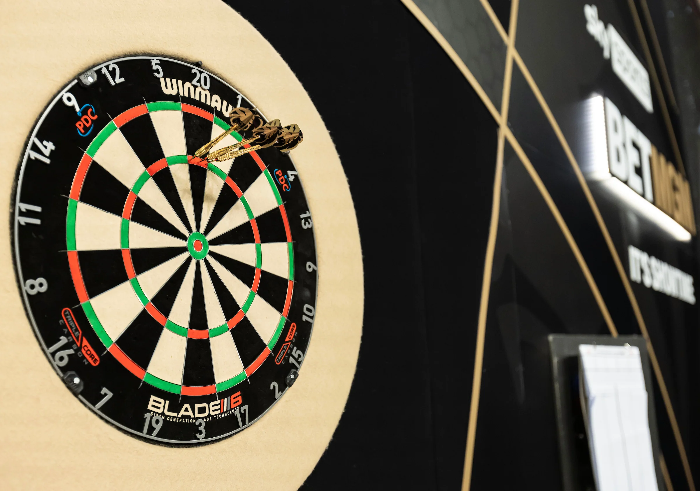 Winmau Blade 6 Triple Core Dartboard - Image 4